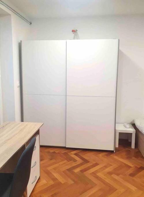 Apartment Green Flat Near The City Center With Free Parking *
