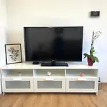 Green Flat Near The City Center With Free Parking
